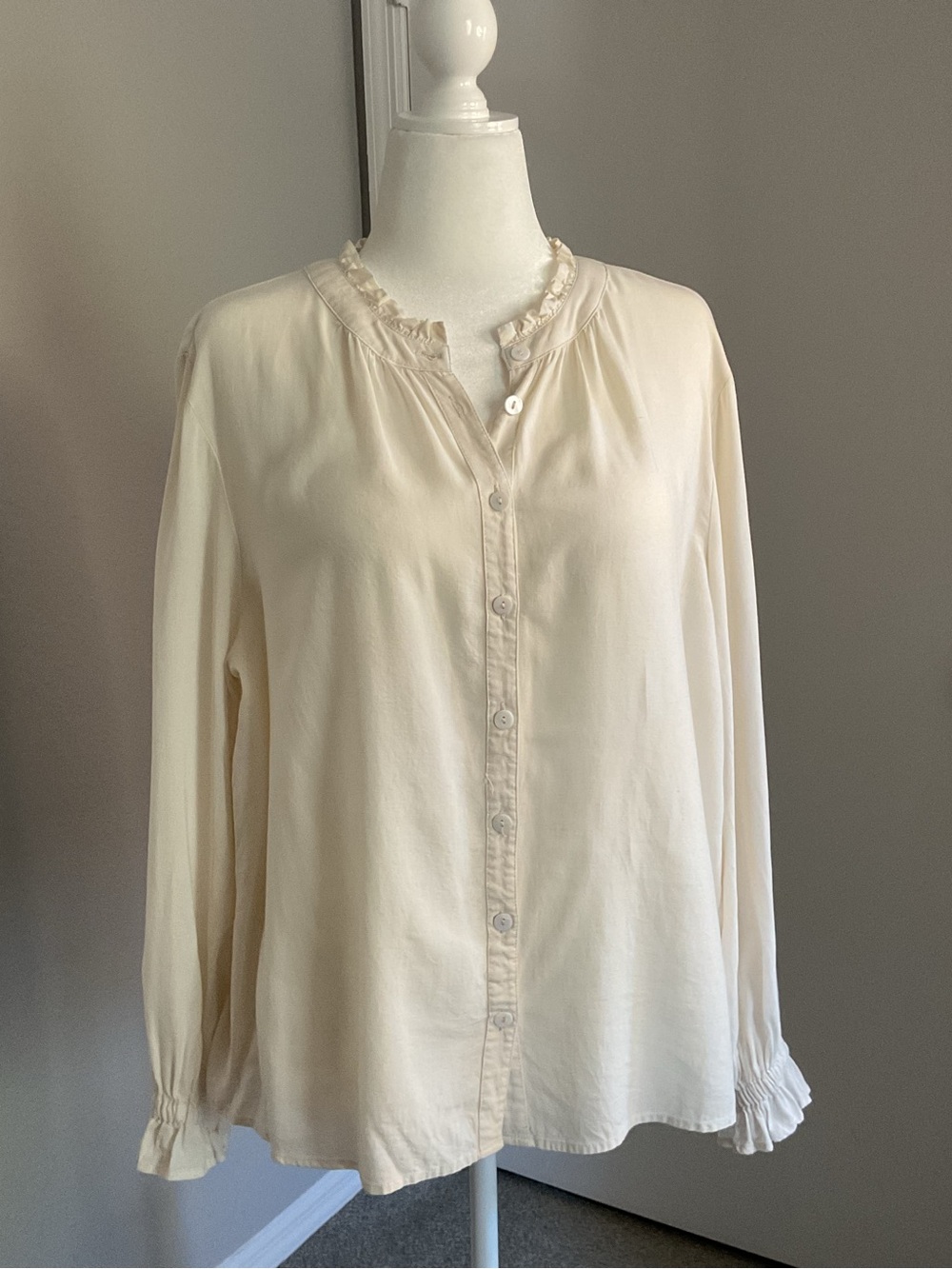 Source Unknown Cream Ruffle-Neck Button-Down Blouse
